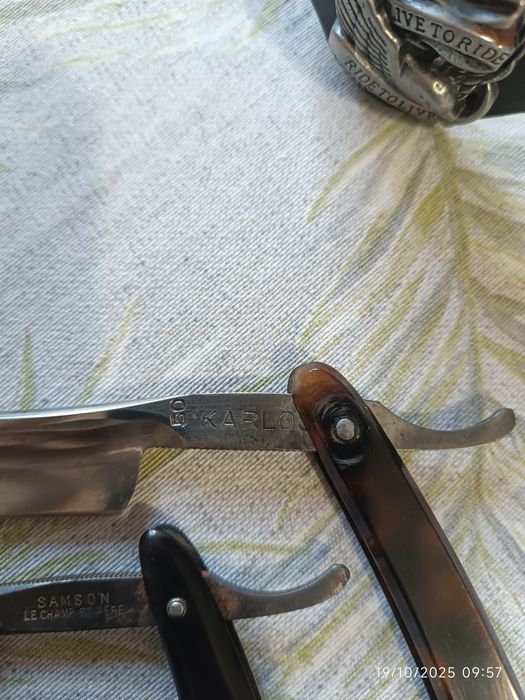 2 Navalhas clássicas de barbear com afiadores