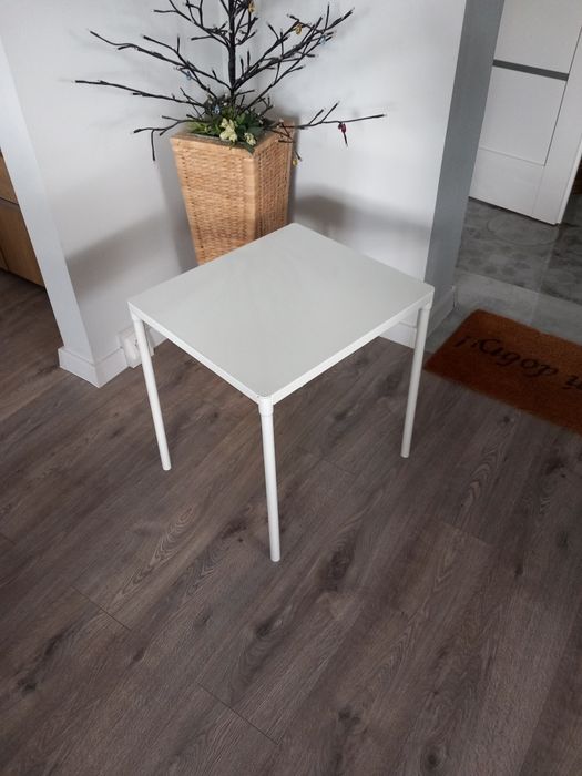 Stolik   metalowy mały