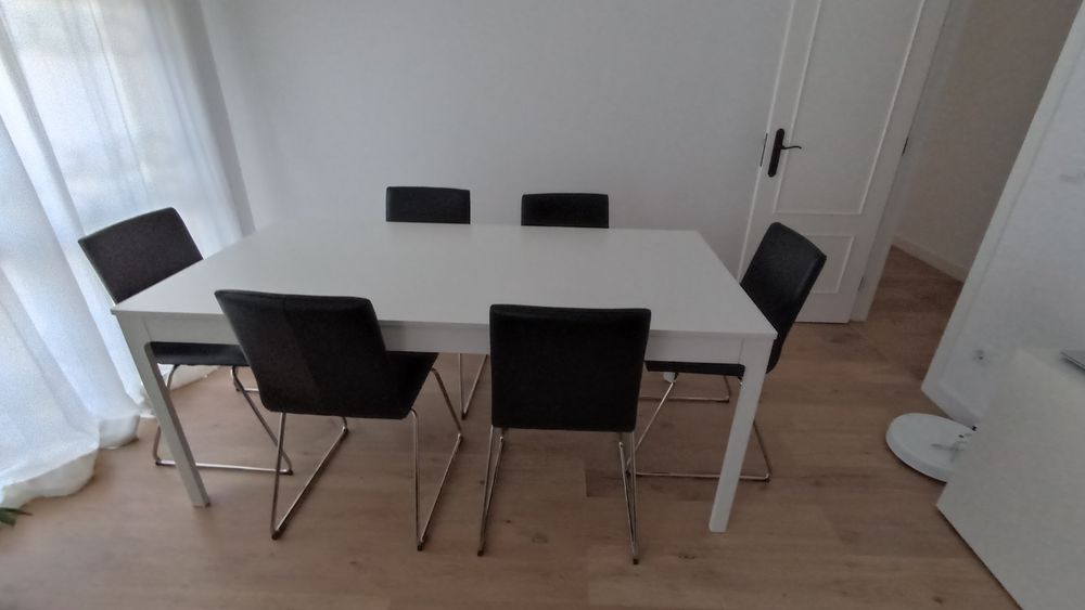 Conjunto Sala - mesa EKEDALEN extensível + 6 cadeiras pele VOLFGANG