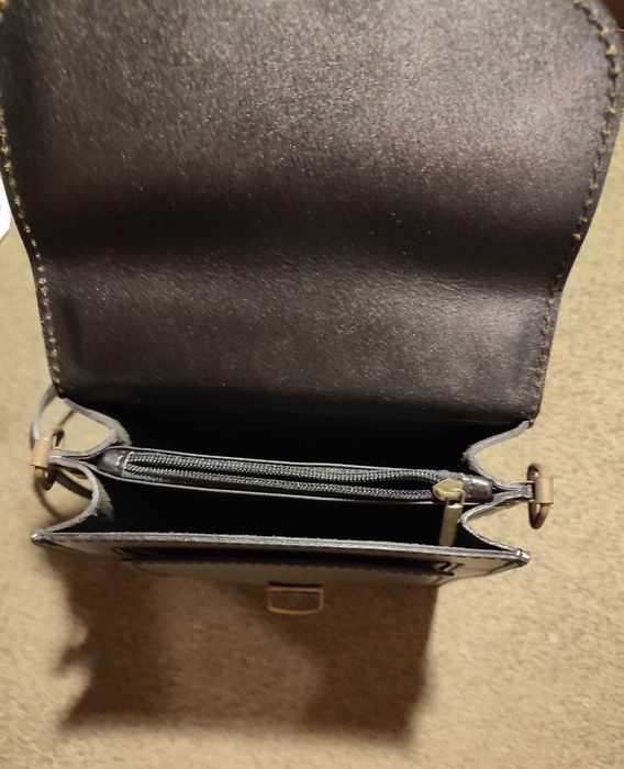 Bolsa em Pele Genuína –  22 x 18 x 8 cm(ou troco)