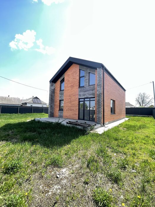 Продаж капітального 2-поверхового цегляного будинку можна під ЄОселю