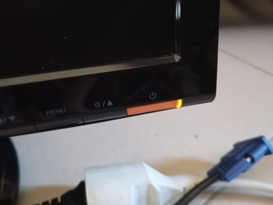Monitor Asus VH 192 troco por jogos