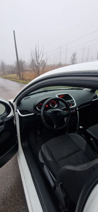 Продам пежо 207! 2012г.в