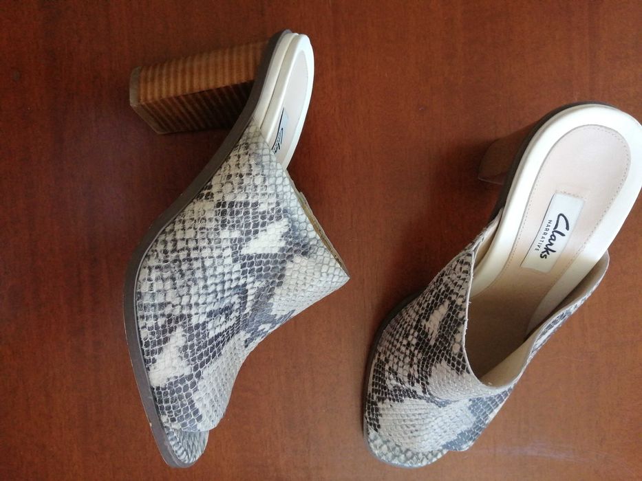 Sprzedam bardzo ładne skórzane klapki firmy CLARKS