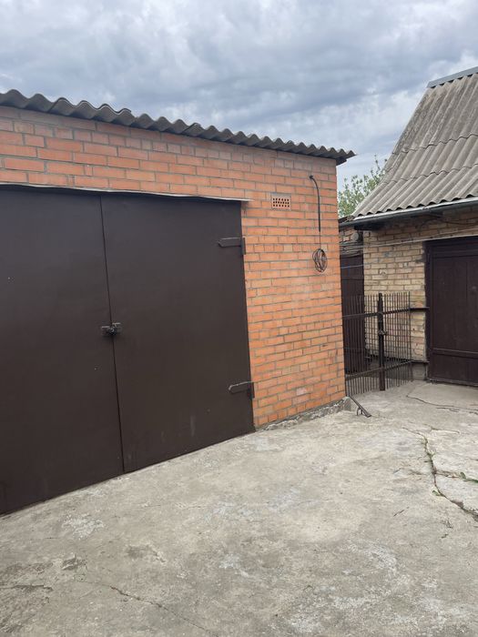 Продаж будинку з гаражем, госп. спорудами та земельною ділянкою!