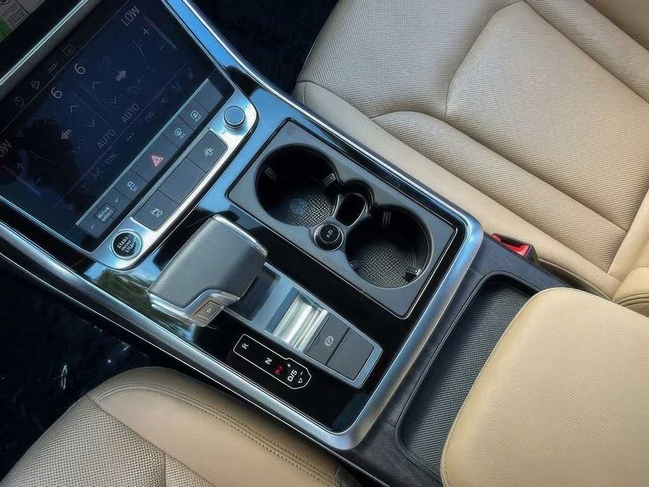 Audi Q8 quattro Premium Plus      2025