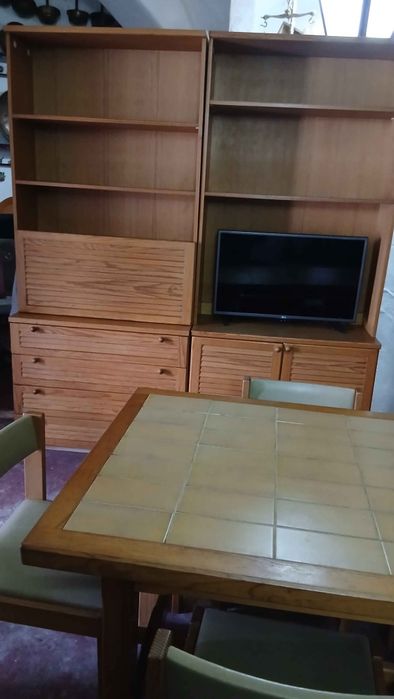 Mesa + cadeiras + móveis