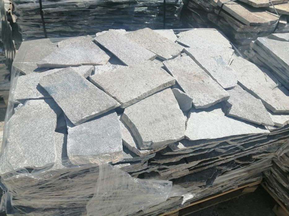 Kamień elewacyjny naturalny gnejs nieregularny łupek płaski na schody