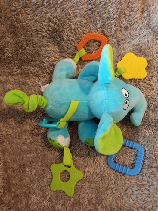 Wibrująca maskotka-grzechotka do wózka