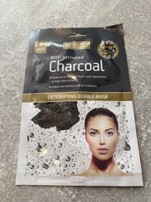 Oczyszczająca maska do twarzy Charcoal