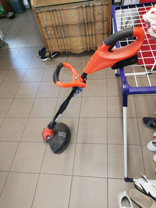 Podkaszarka black decker