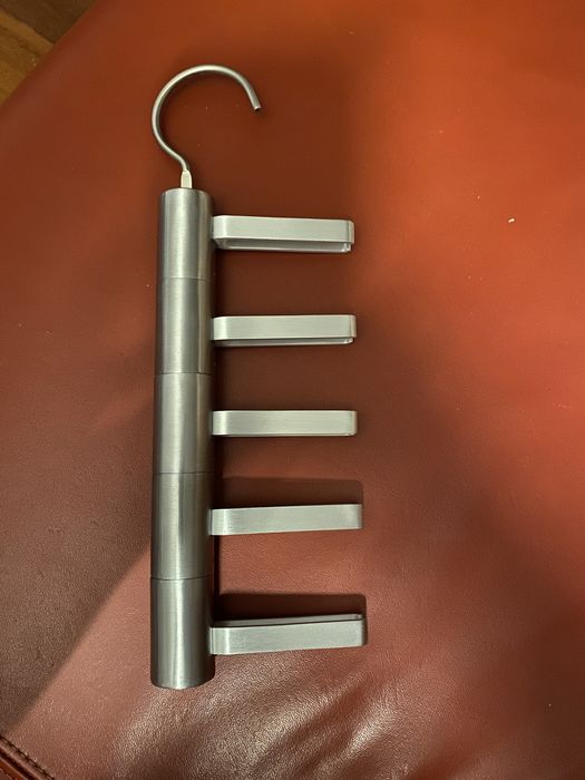 Cabide porta-gravatas aço escovado