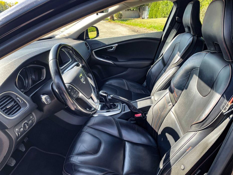 Volvo V40 Cross Country (VOR) – 2015 | Excelente estado!