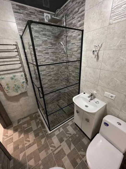 Продаж окремого  будинку з ремонтом. ділянка 6сот  поруч зі Львовом!