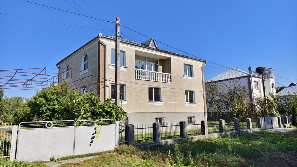 Будинок в Радивилові ( Опарипси)