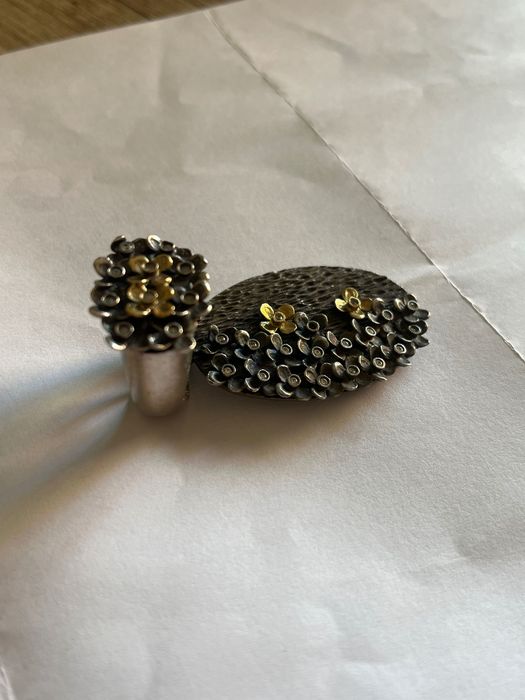 Conjunto prata anel e berloque estilo artesanal