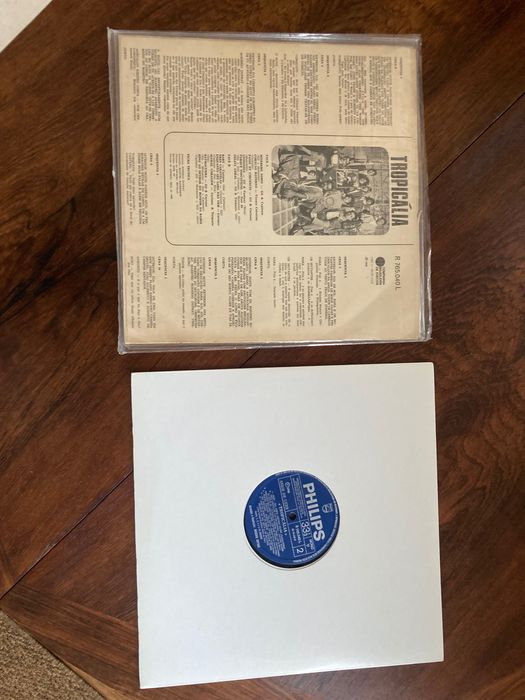 Tropicalia (panis et circensis)