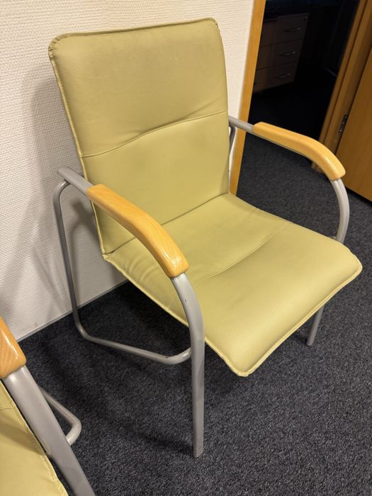 Fotele konferencyjne kolor OLIWKOWY , uzywane i poleasingowe
