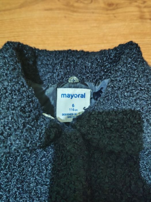 Casaco azul marinho de menina da Mayoral