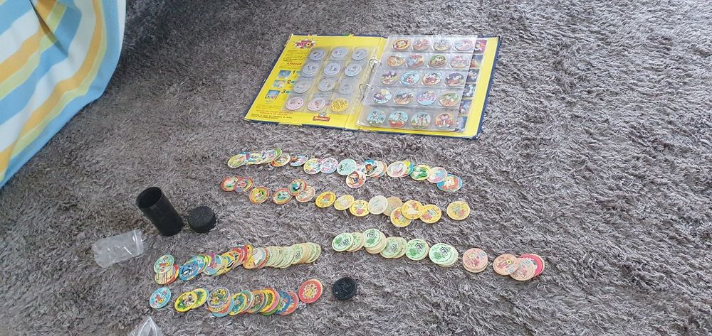 Coleção de tazos incompleta
