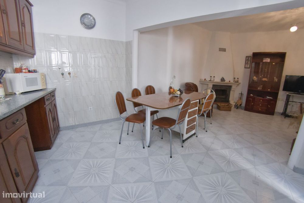 Moradia de 4 assoalhadas com garagem em Santo Aleixo