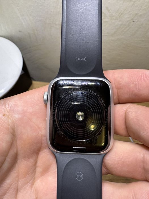 Apple Watch se 44 mm акб 100% гарний  стан