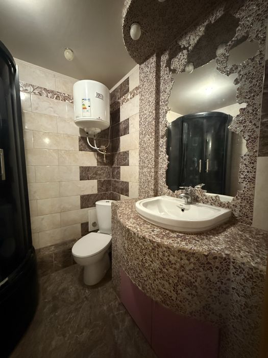 Ціну знижено !Продам простору 2к.кв  в центрі !
