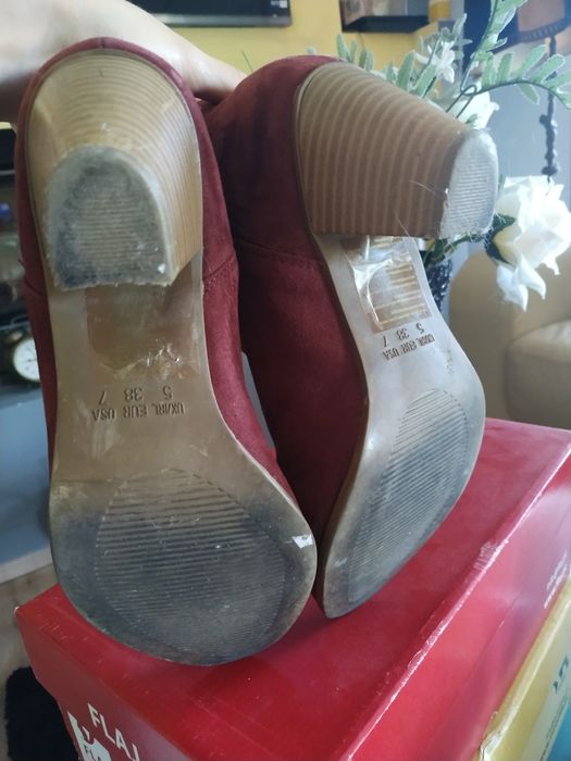 Botins bordô como novos