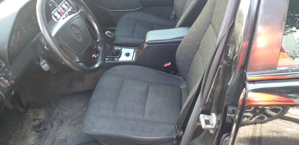 Mercedes-Bens C 250 turbo(Ja um classico C/30 anos)Em otimo estado.