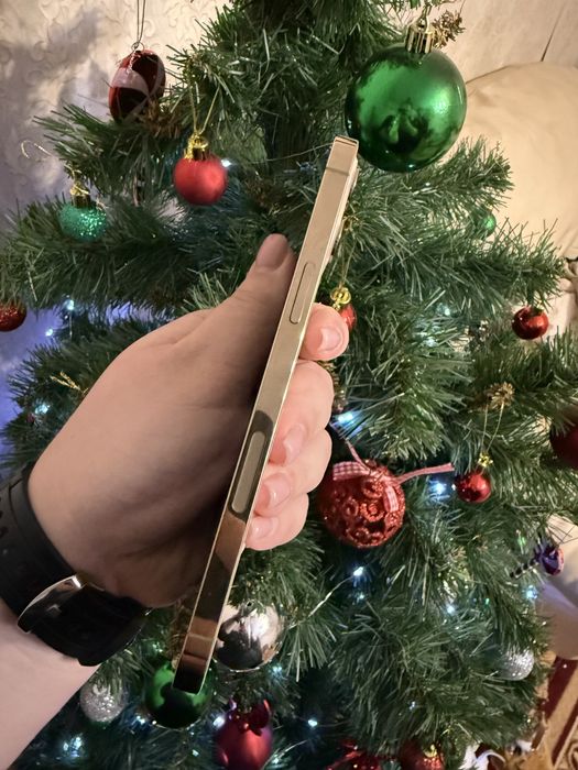 Продам айфон 12 про макс