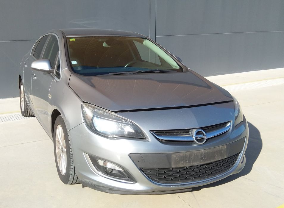 OPEL ASTRA J - 2013 - Para Peças