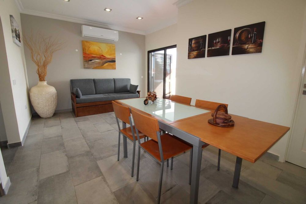 Alporchinhos T2 com Piscina a 500 metros praia