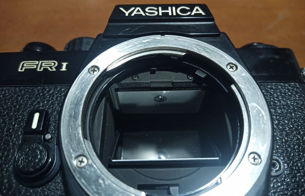 Lustrzanka Yashica FR1
