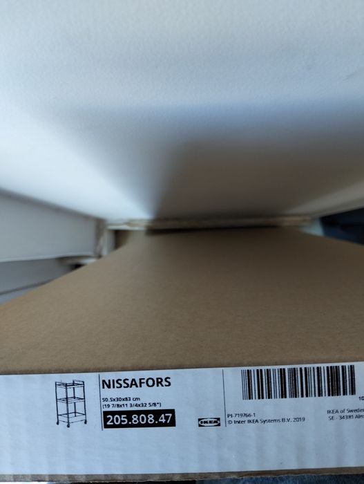 Carrinho de arrumação cozinha amarelo  está embalado.novo