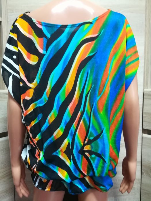 Блузки женские лёгкие, разные.