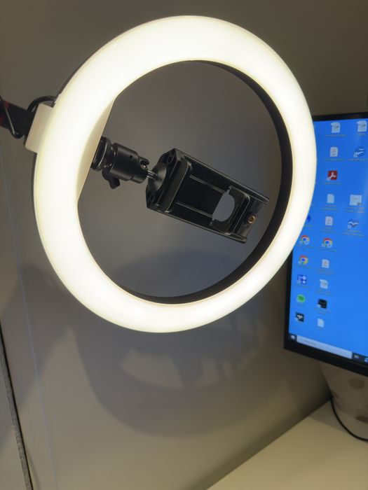 Lampa pierścieniowa ring do zdjęć montowana do biurka