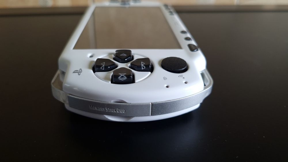 Приставка Sony PSP 2000 white 32gb