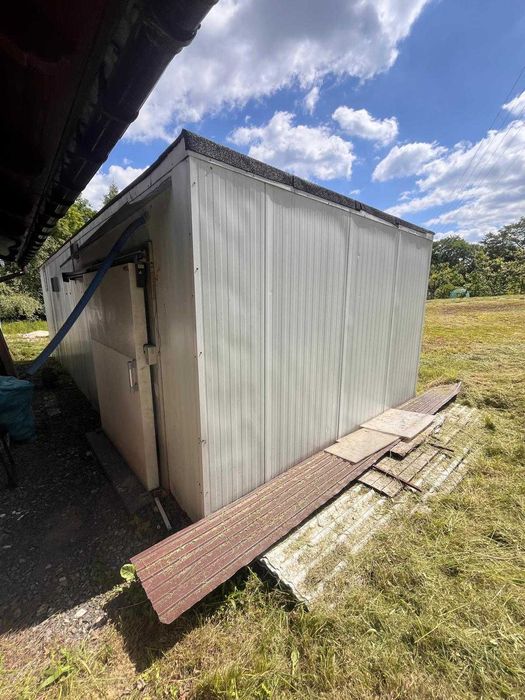 Modułowa chłodnia/pomieszczenie gospodarcze o wymiarach 10 × 4 x 3 m
