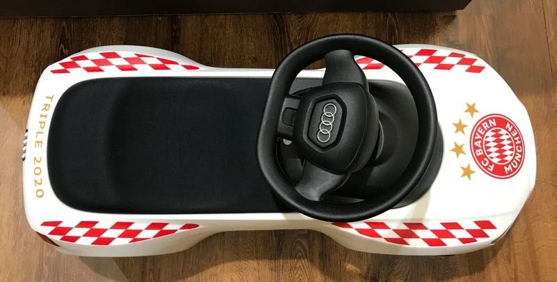 Jeździk dziecięcy autko samochodzik AUDI biały używany