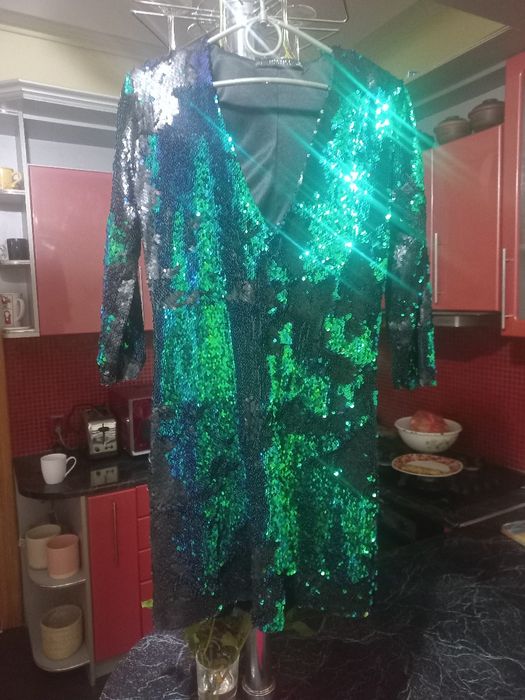 Сукня вечірня в паєтки