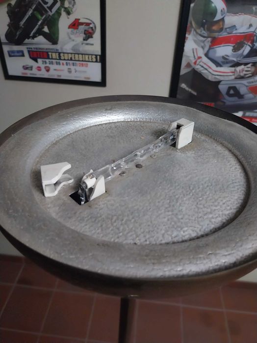 Candeeiro de pé em latão