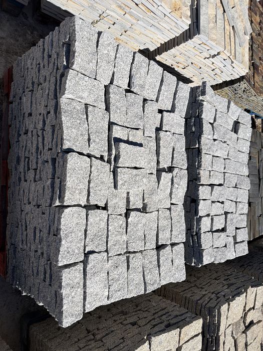 Granito serrado tras tiras