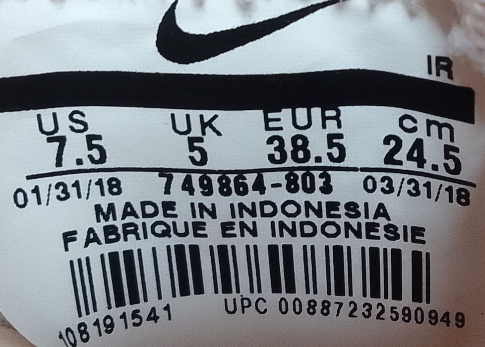 Оригінальні жіночі атласні кросівки Nike