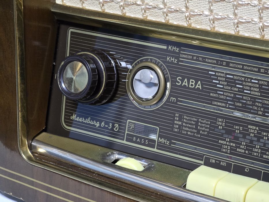 Rádio antigo reparado SABA