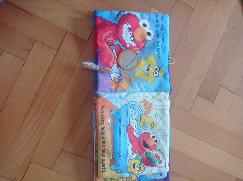 Książka sensoryczna dla dzieci Elmo miękka, piszcząca