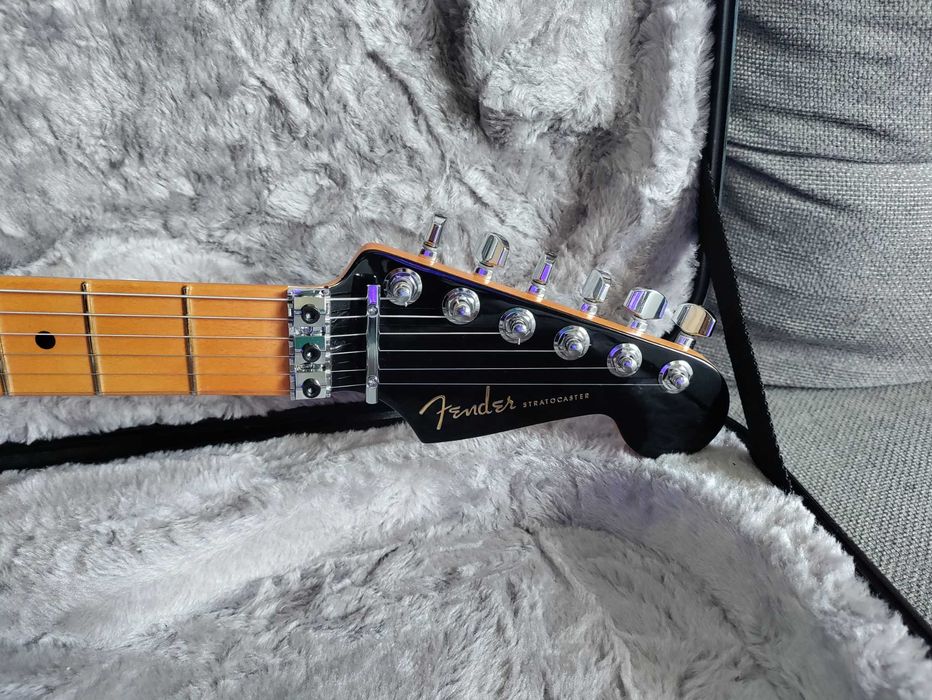 2021 Fender Ultra Luxe Strat HSS FR Silverburst