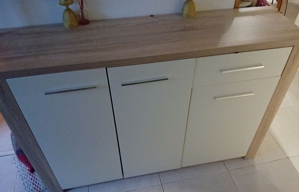 Móvel da sala e criado mudo para entrada