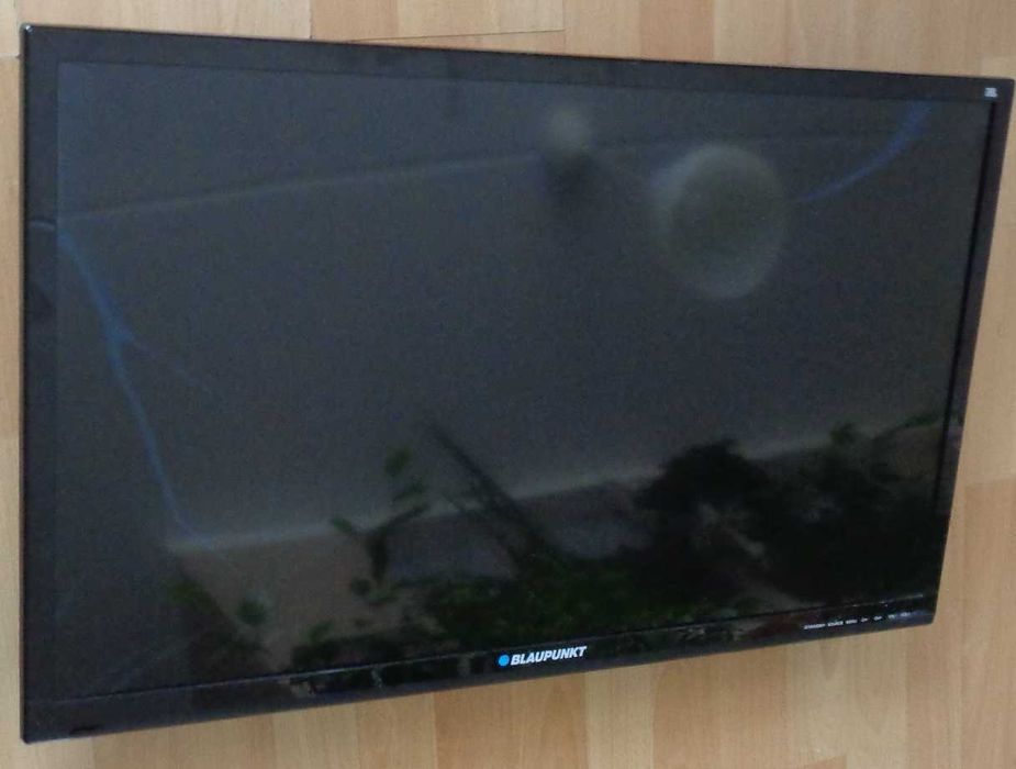 Telewizor do naprawy z pilotem Blaupunkt 32"