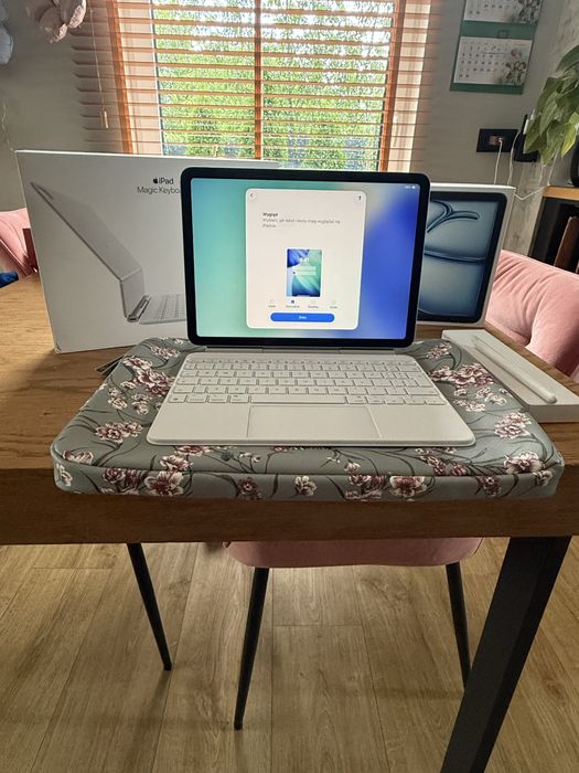 Tablet Aplle iPad Air 11 M3 ! Z Magic Keybord i rysikiem w zestwie