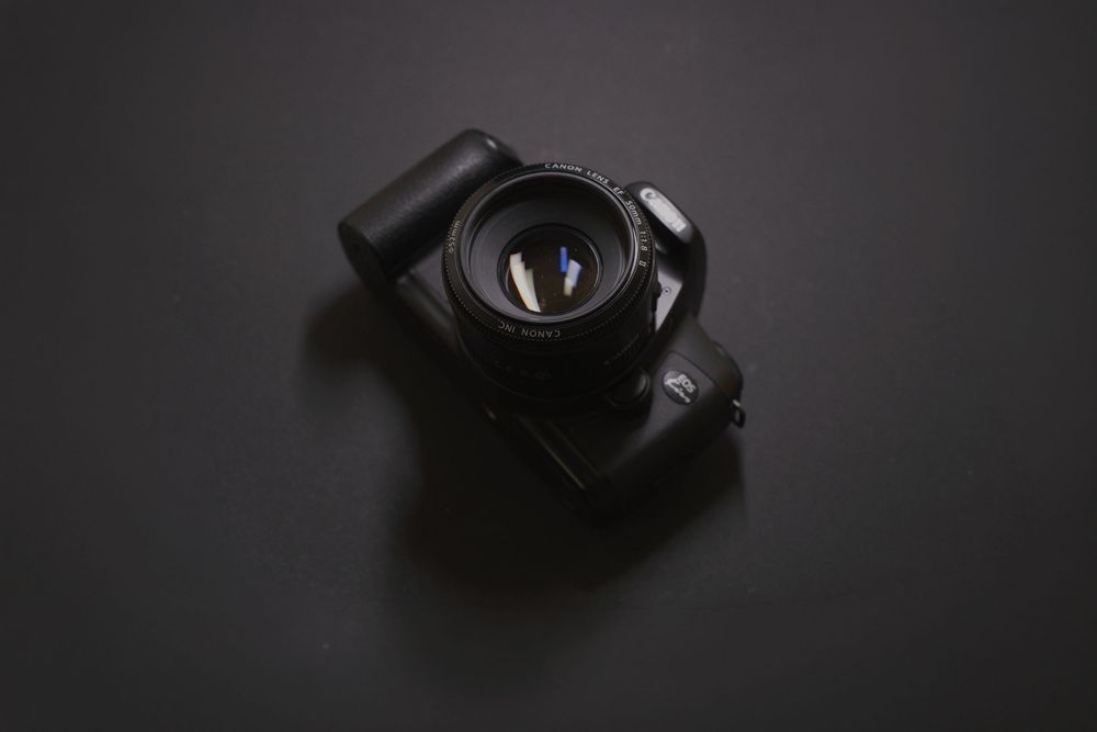 Плівковий фотоапарат Canon EOS Kiss + Canon EF 50mm f/1.8 II — комплект у відмінному стані